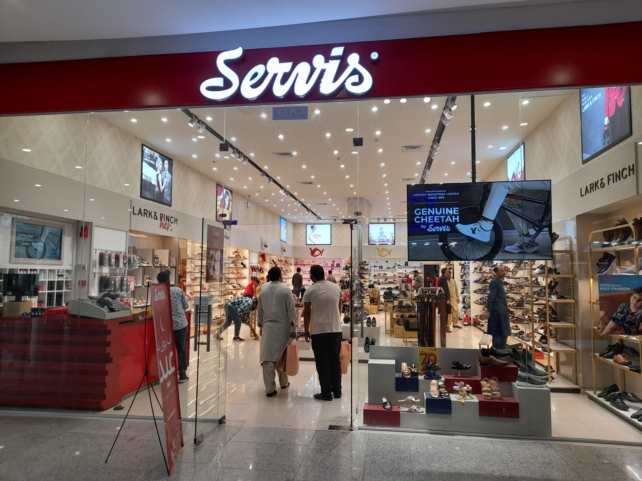 Servis_Shoes,_Lucky_One_Mall,_Karachi